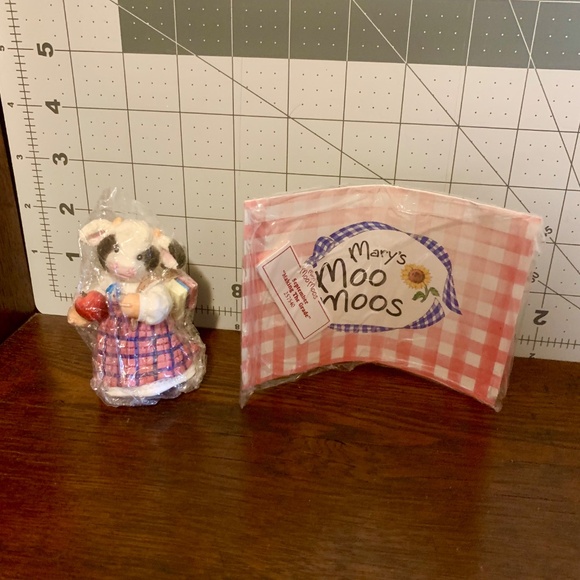 Mary's  Moo Moos September  " Making The Grade " Figurine  #257540 w/ Org Box - Picture 5 of 9